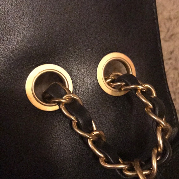 *soldddddd* Medium Flap Filigree Chanel bag $3100 - Picture 2 of 7